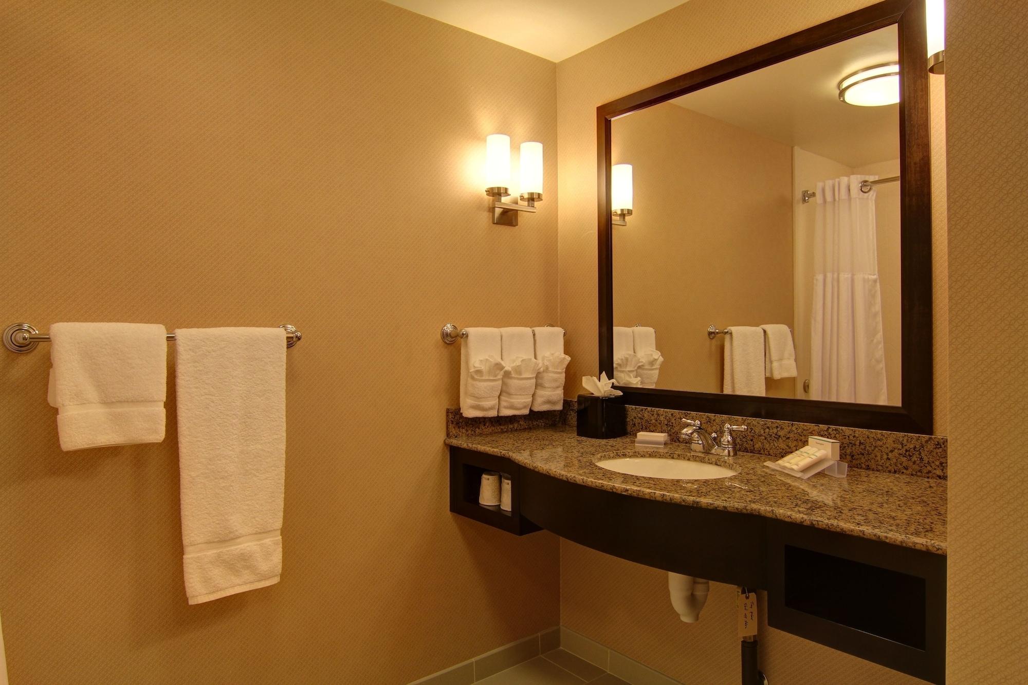 Hilton Garden Inn Woodbridge Exterior foto