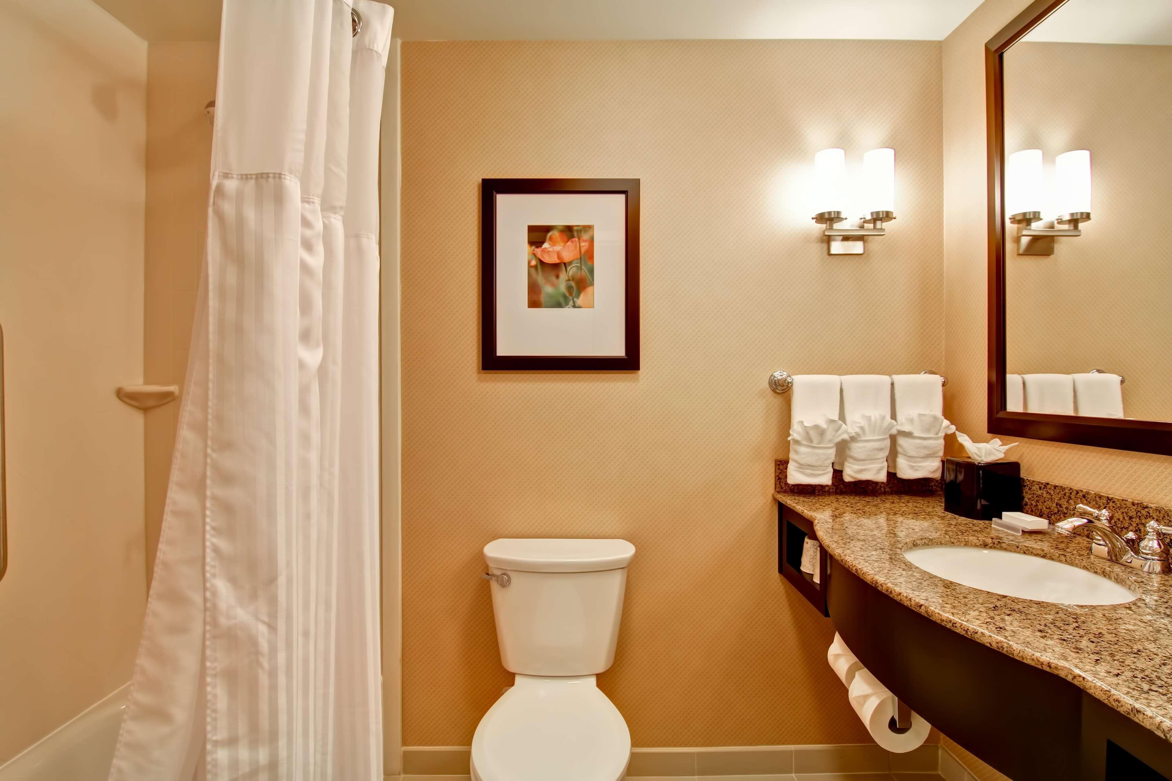 Hilton Garden Inn Woodbridge Exterior foto